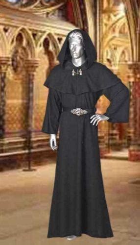 Male occult practitioner clothing